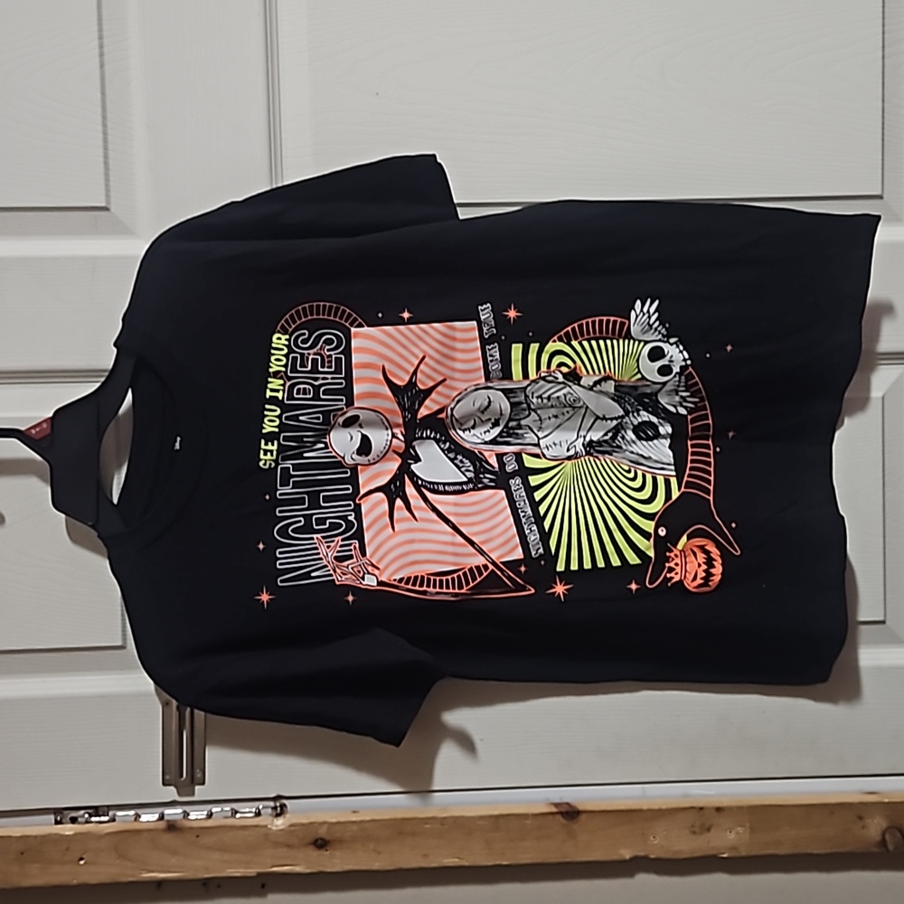Disney Nightmare Before Christmas GRAPHIC TEE: BLACK: NEW WITH TAGS: SIZE S